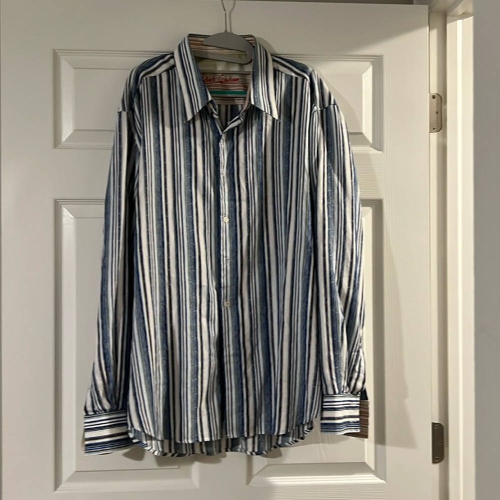Robert Graham long sleeve button down soft, sexy, styling